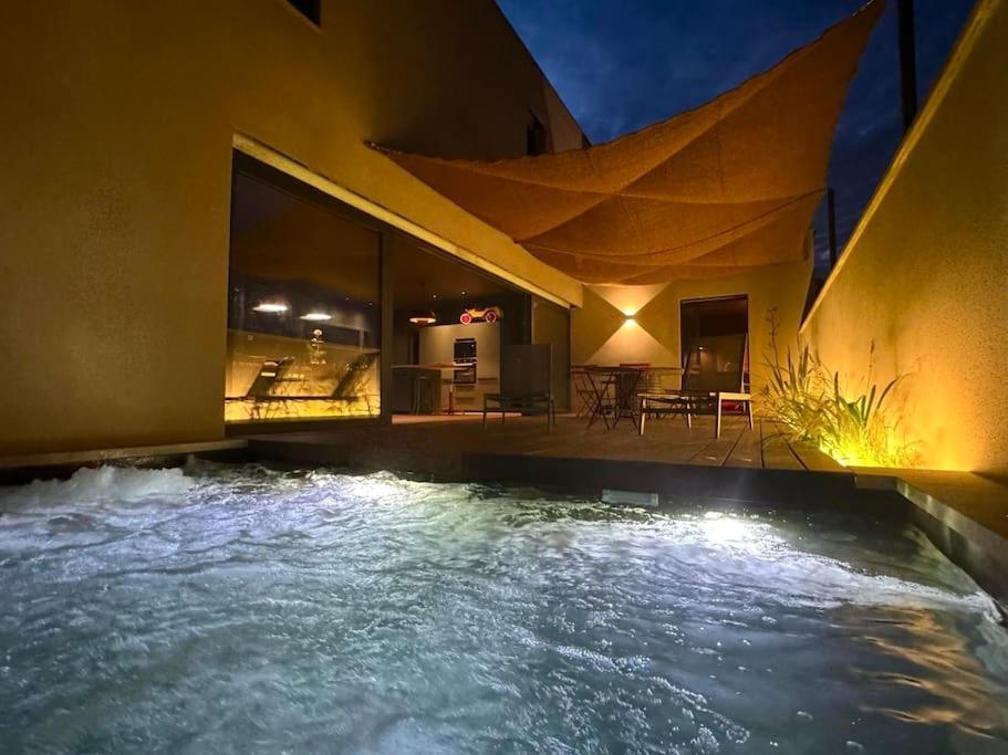Maison D'Architecte Avec Piscine-Spa Chauffe En Centre Ville De Везон ла Ромен Екстериор снимка