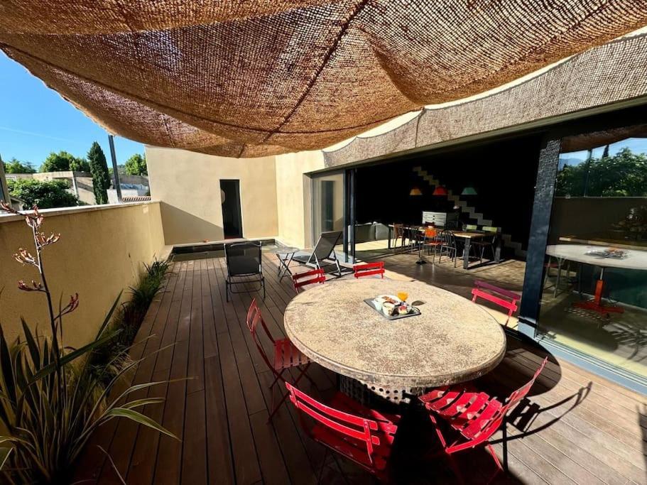 Maison D'Architecte Avec Piscine-Spa Chauffe En Centre Ville De Везон ла Ромен Екстериор снимка